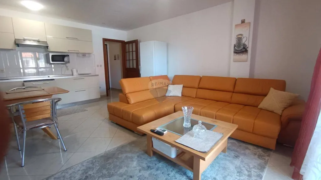 Elutuba - Two-Bedroom Apartment with Sea View in Brtonigla