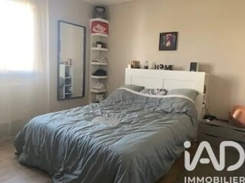 Bedrooms - Family House with Garden in Oizé