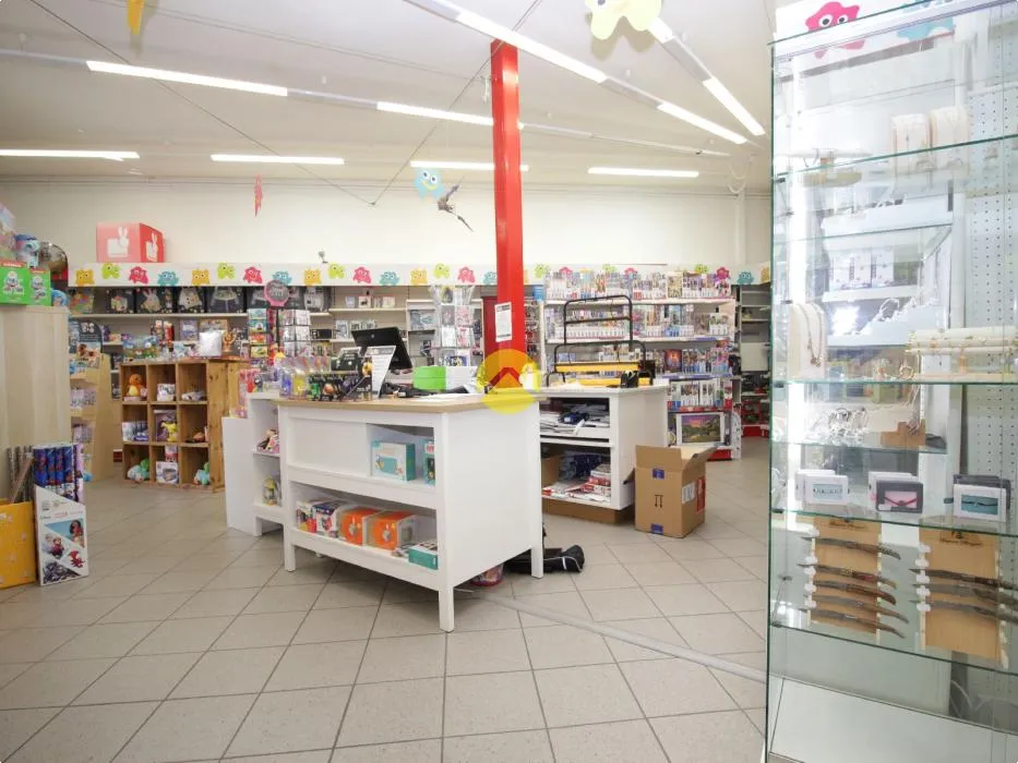 Pièces - Local Commercial en Centre-Ville à Commentry