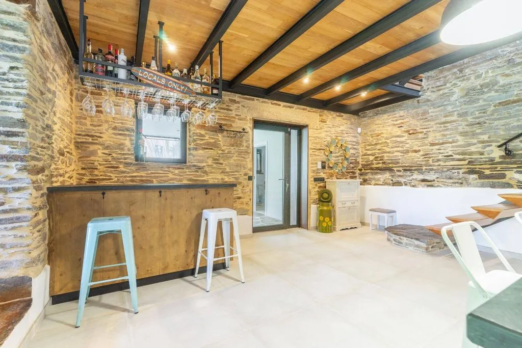 Cuisine - Restored Chalet with River Walk Access in Lugo