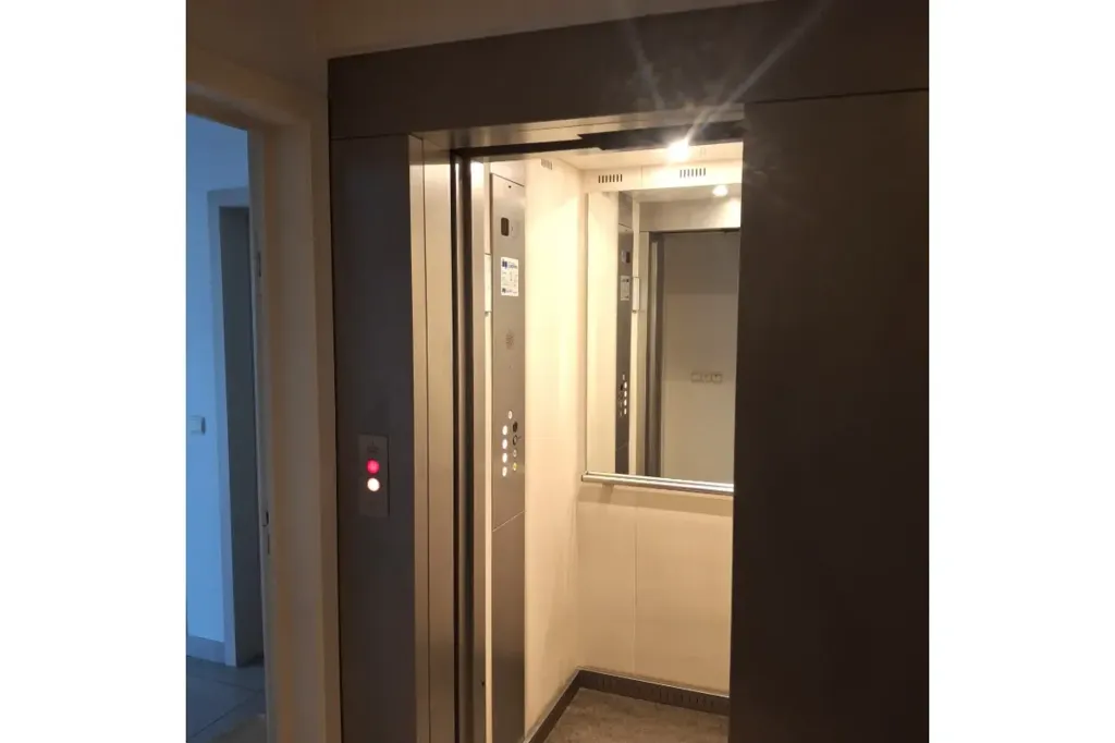 hallway_entrance