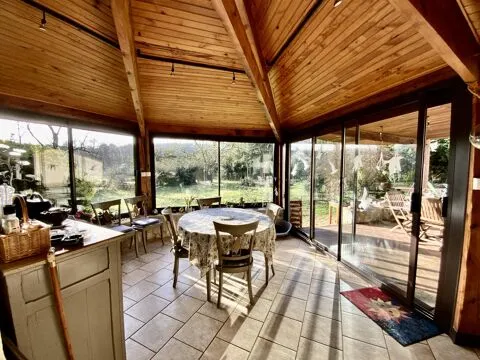 Terrasse - Maison de Plain-Pied avec Piscine et Terrain d'1 Hectare