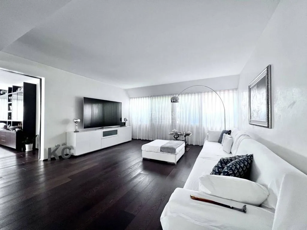 Elutuba - Penthouse with Pool in Basiglio, Milan