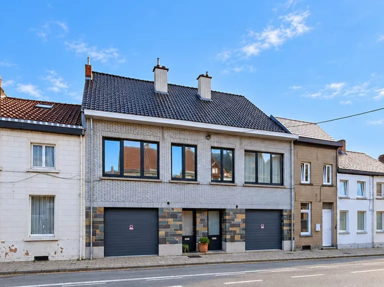 Income Property with City and Garden Views in Lessen