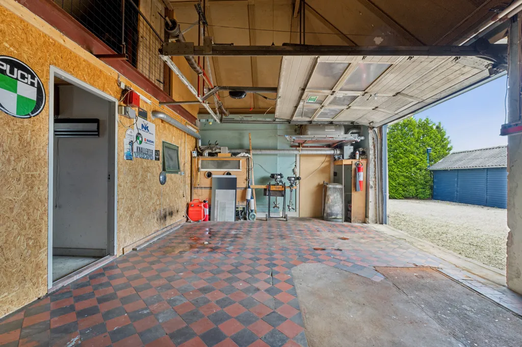 Garaaž - Villa with Workshop in Aunslev