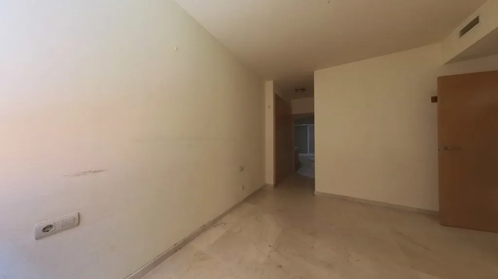 Esik - Occupied Flat with Terrace in Sabadell