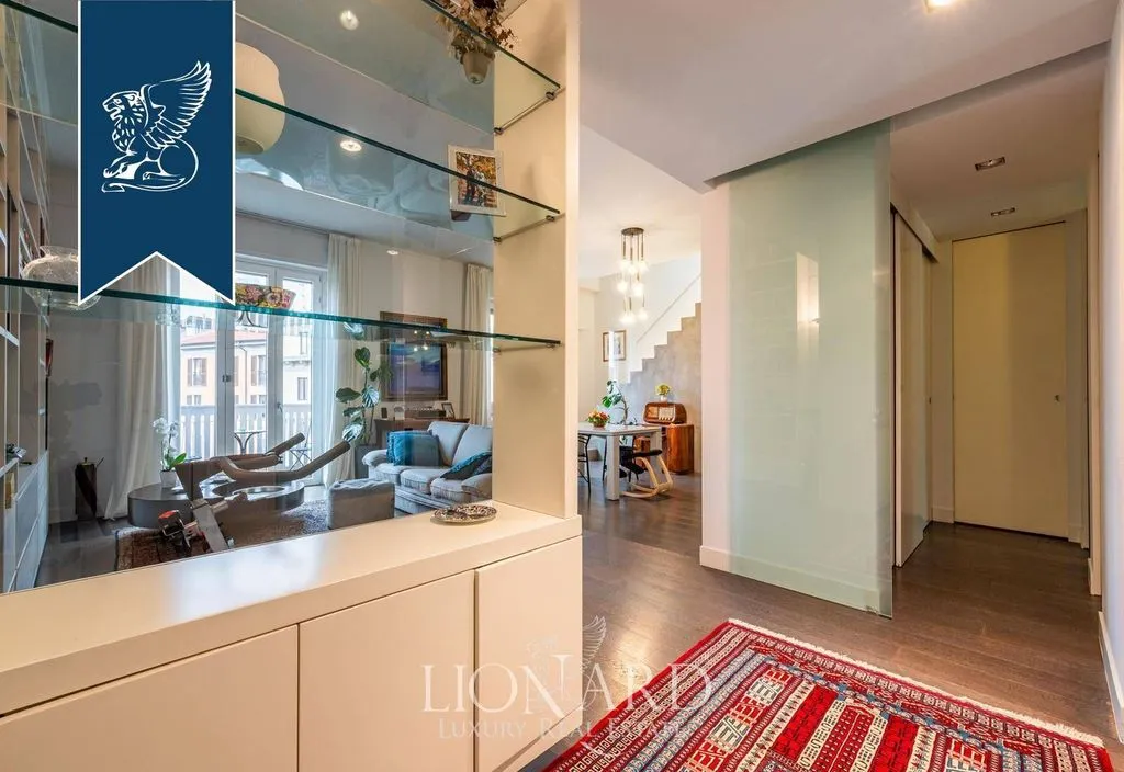 Entrée - Luxury Duplex Flat with City Views in Milan