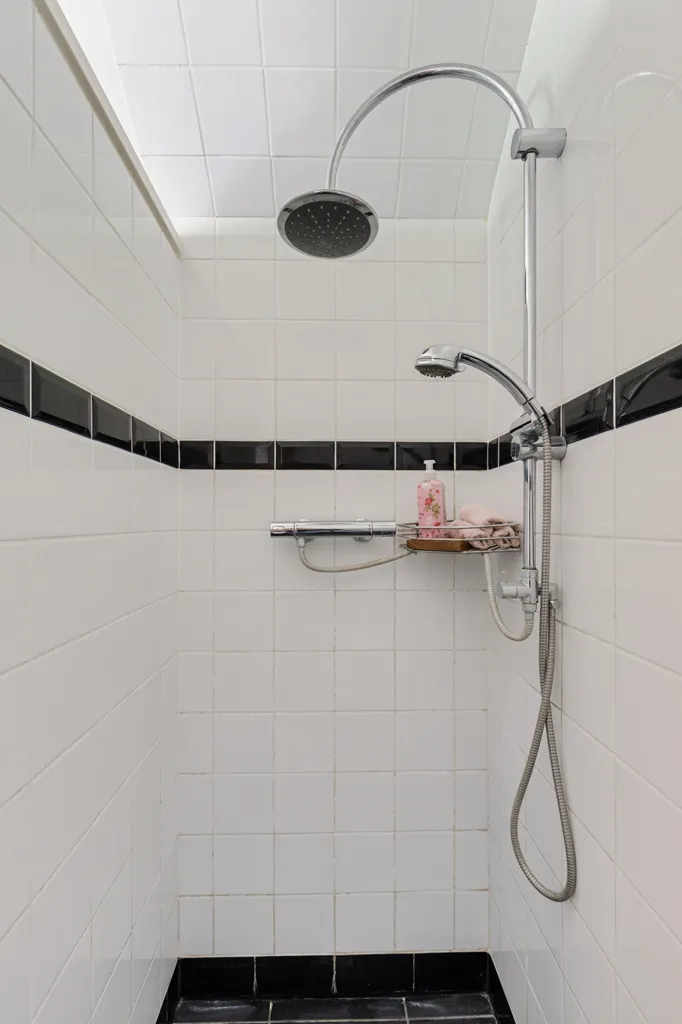Salles de bain - Characterful Farmhouse with Development Potential in Balloo