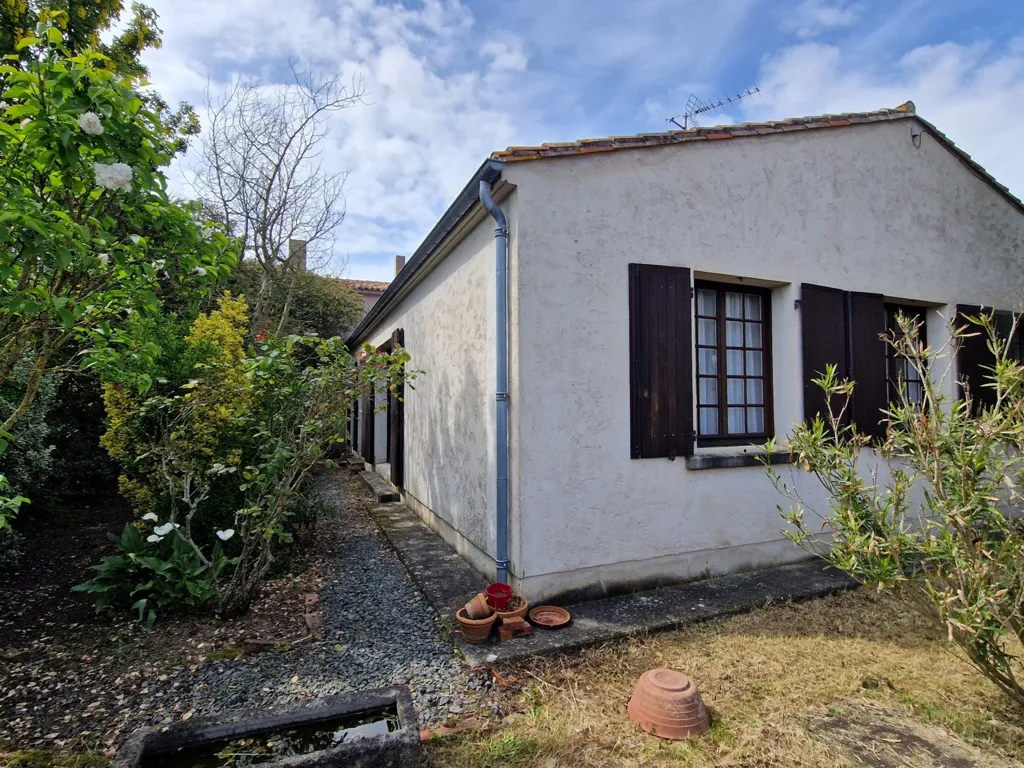 Välivaade - House with Garden near Chatelain, Charente Maritime