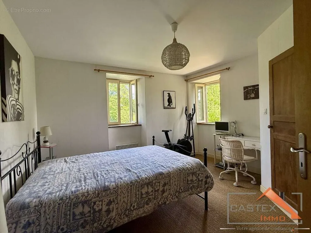 Bedrooms - Charm House with Garden near Pyrénées