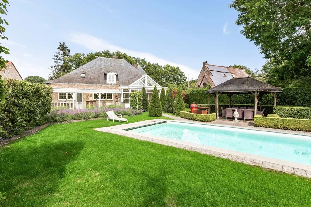 Piscine - Villa avec Piscine et Bureau à Lanaken