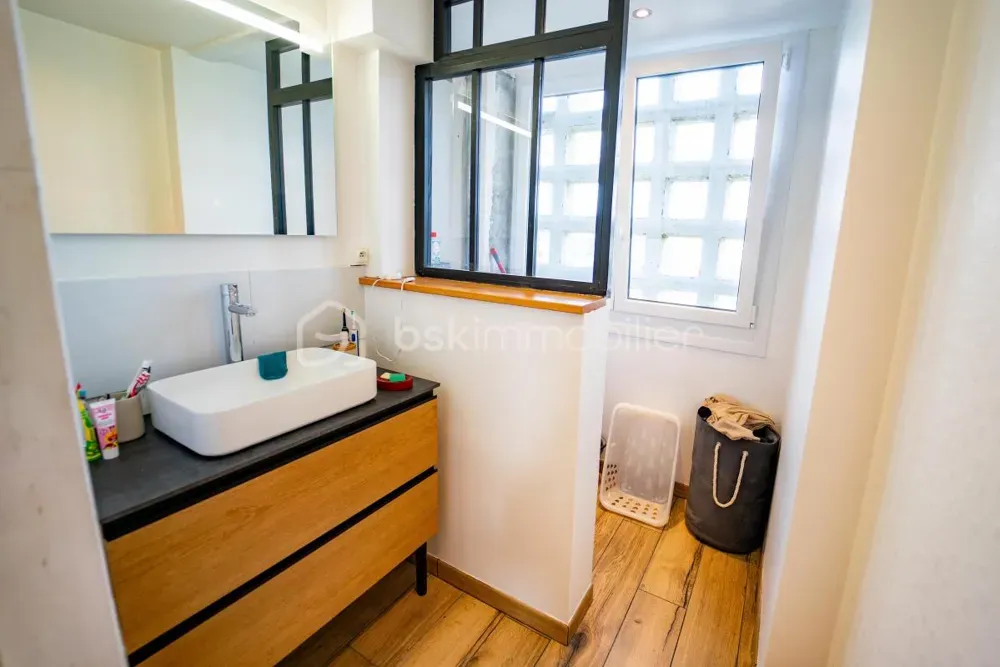 Salles de bain - Appartement Rénové avec Vue Dégagée à Brest