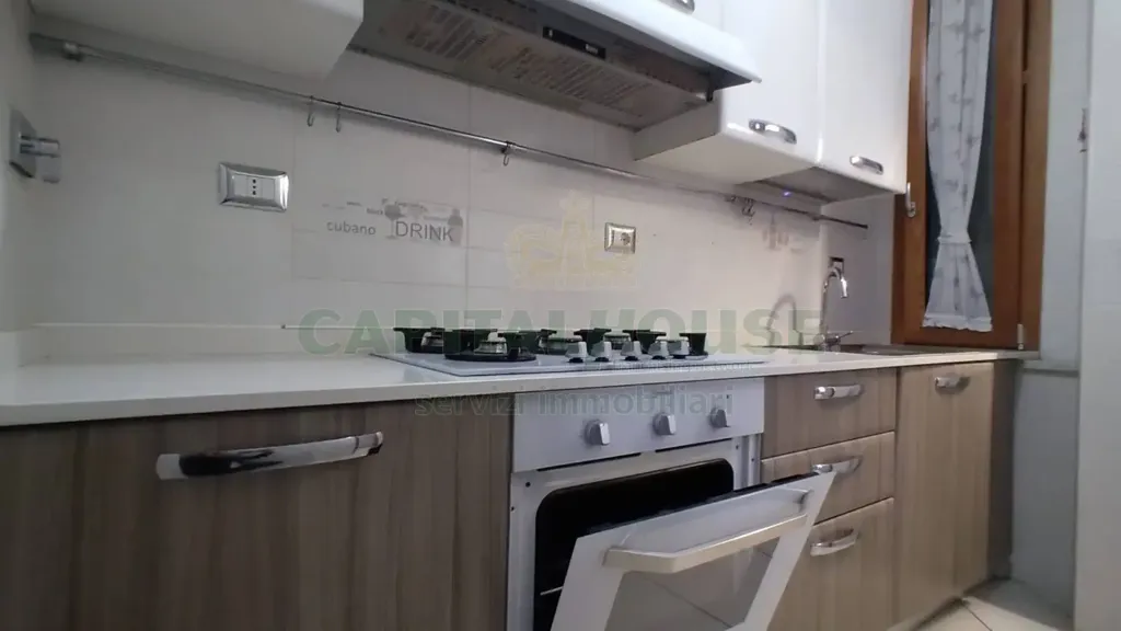 Köök - Armed Two-Bedroom Flat with Balcony in Capua