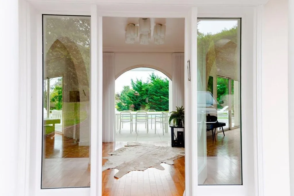 Entrée - Maison Contemporaine avec Piscine à Ecully