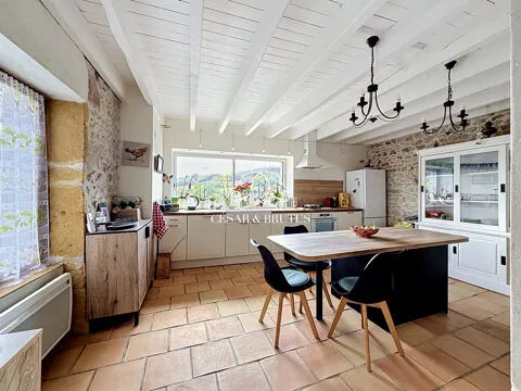 Köök - Renovated House with Panoramic Mountain View