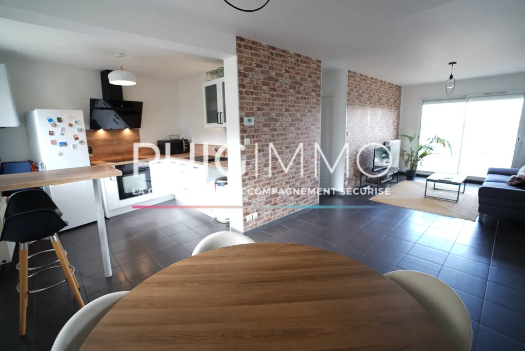 Cucina - Modern Flat with Balcony in Quiet Building