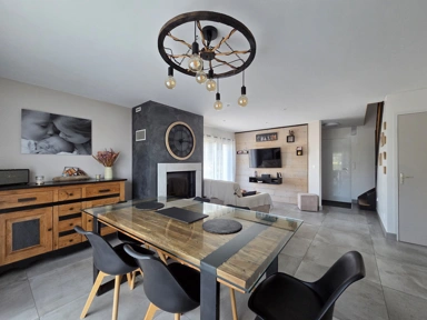 Sala da pranzo - Contemporary House with Swimming Pool in Saint-