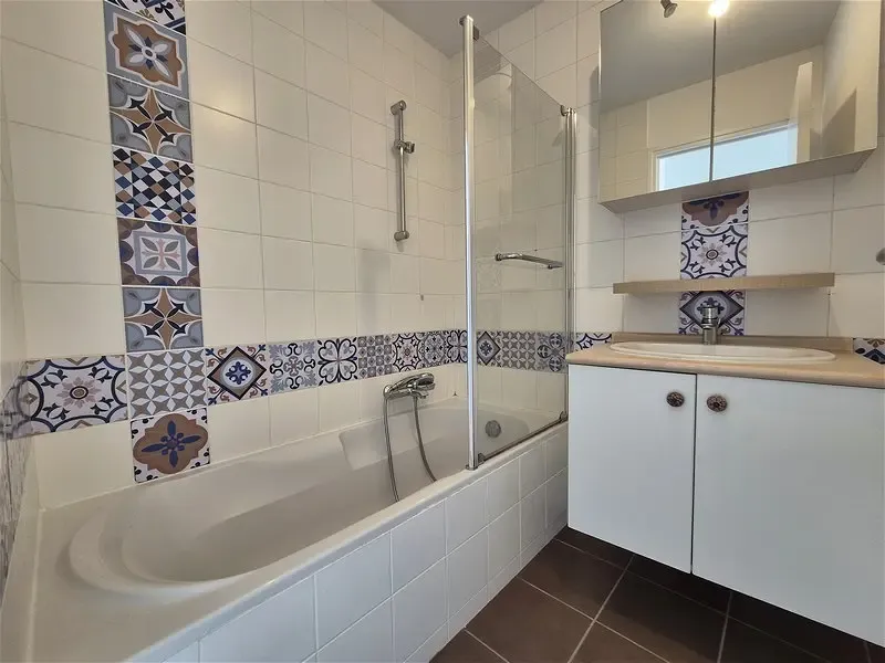 Bathrooms - 3-Bed Apartment with Balcony in Sainte-Anne-d'Auray