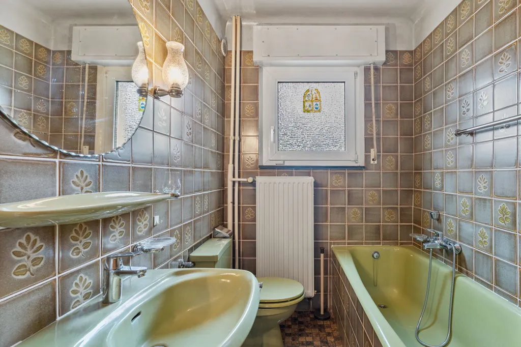Bathrooms - Detached House with Garden in Strassen