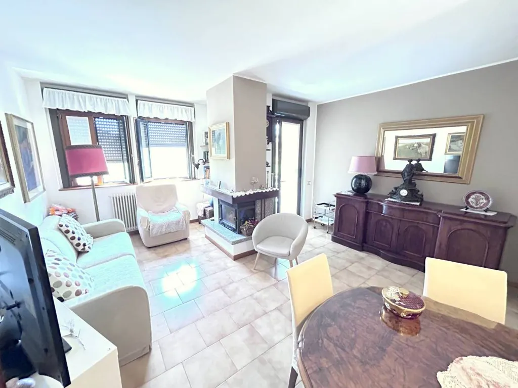 Séjour - Spacious Apartment with Garden in Lecco