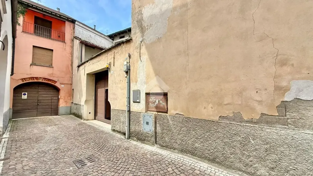 Jardin - Independent House with Shops in Treviglio Historic Centre