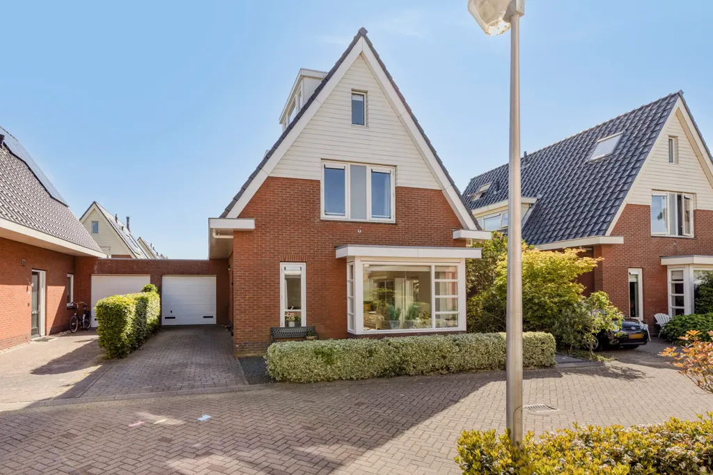 Välivaade - Spacious Villa with Solar Panels in Woubrugge