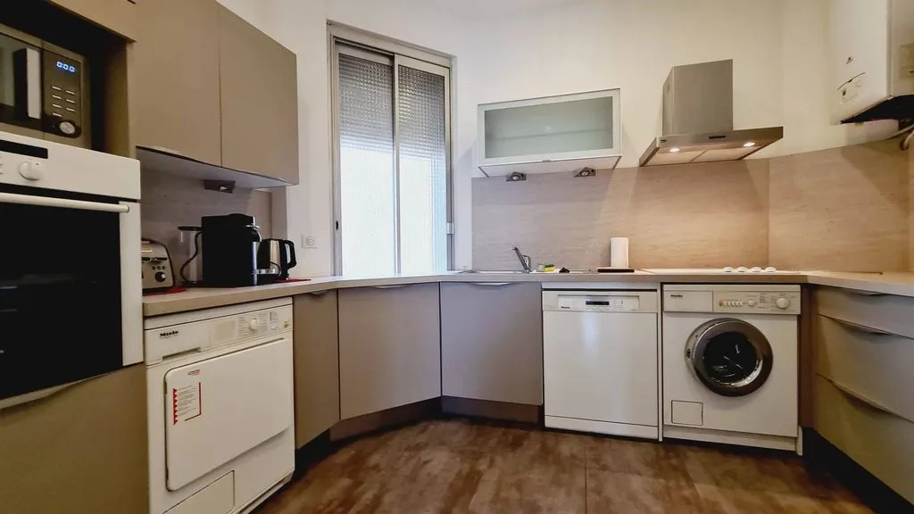 Kitchen - Luxury Flat with Balcony in Cannes