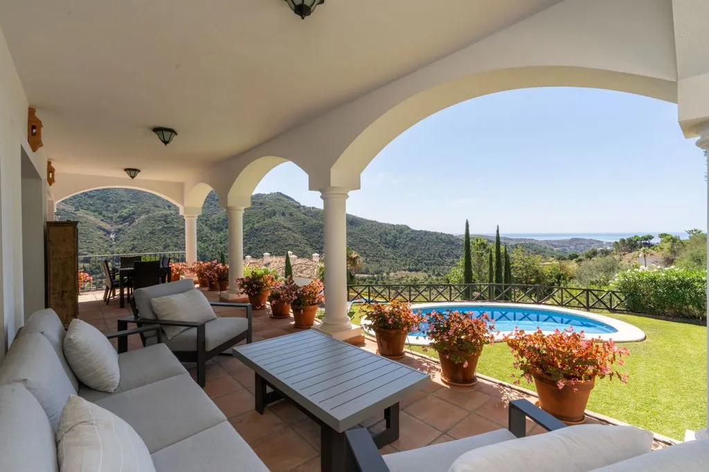 Terrasse - Luxury Villa with Sea Views in Benahavis