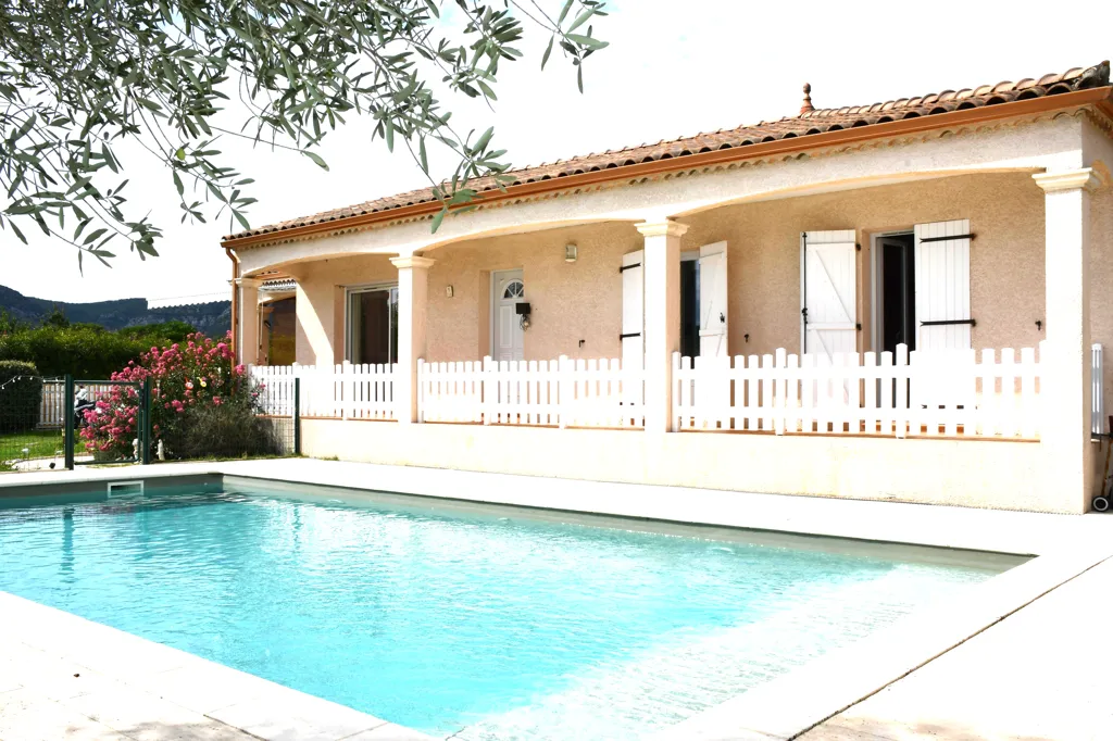 Pool - Spacious House with Pool in Quissac