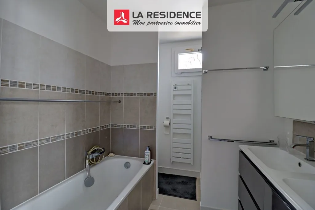 Salles de bain - Maison avec Terrasse et Jacuzzi à Verneuil-sur-Seine