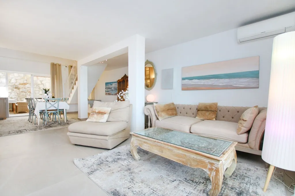 Séjour - Beachfront Duplex with Private Pool in Estepona