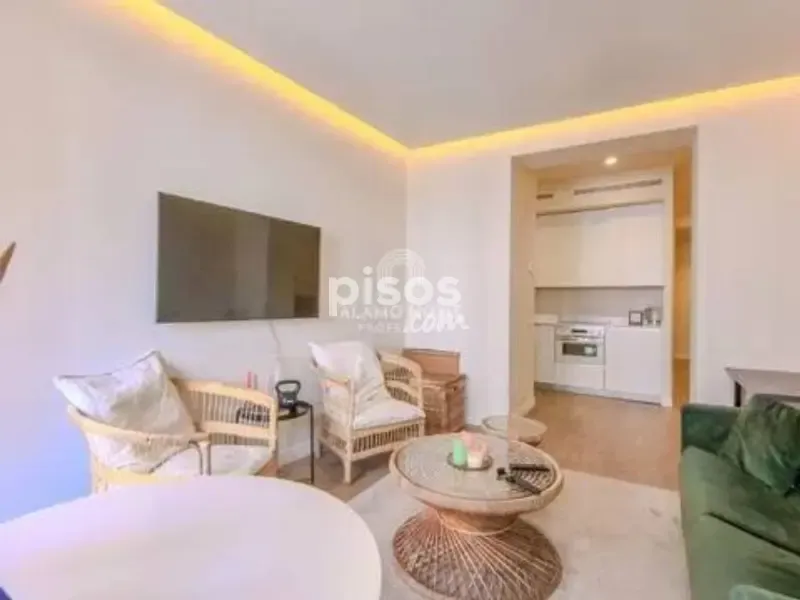 Living Room - Apartment with Balcony in Calle Mayor, Madrid