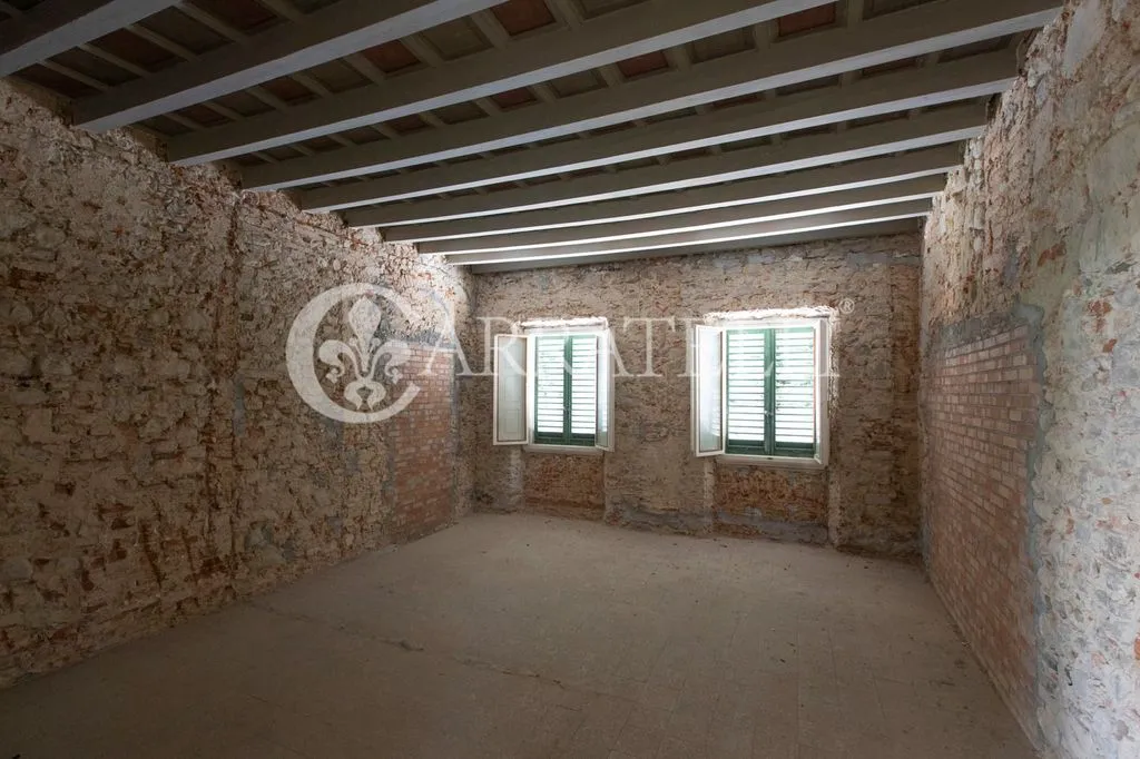 Toad - Historic Building with Courtyard in Florence
