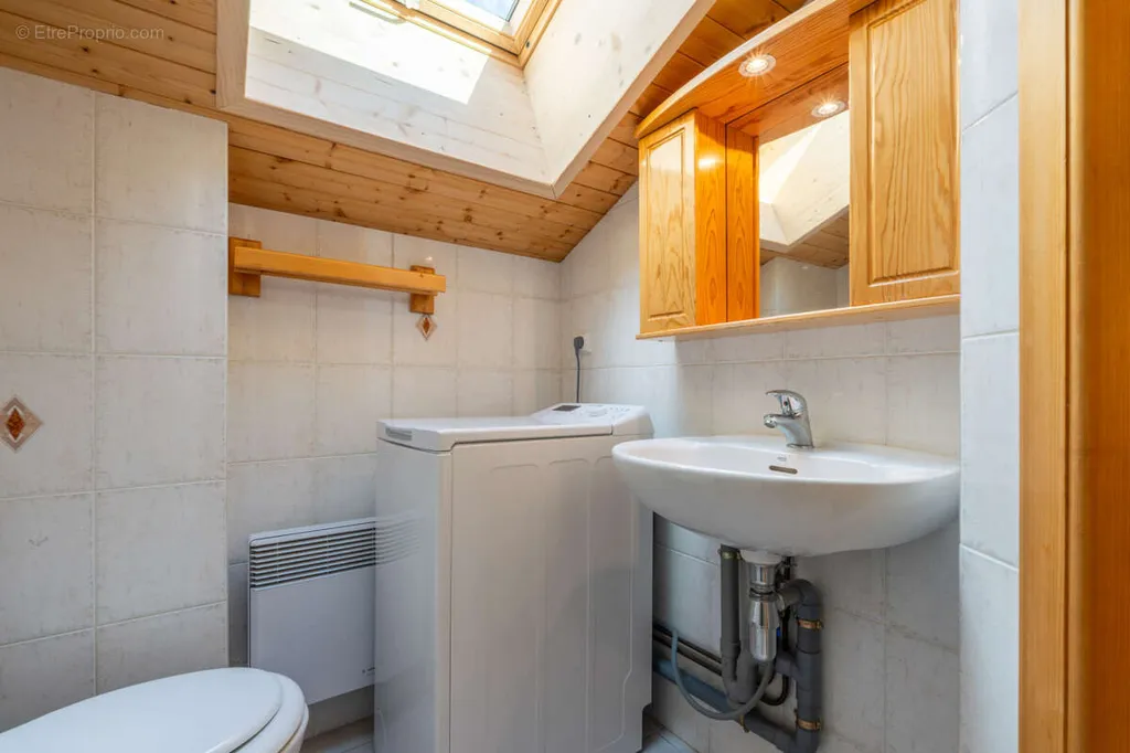 Salles de bain - Appartement Skis au Pied avec Balcon à Chinaillon