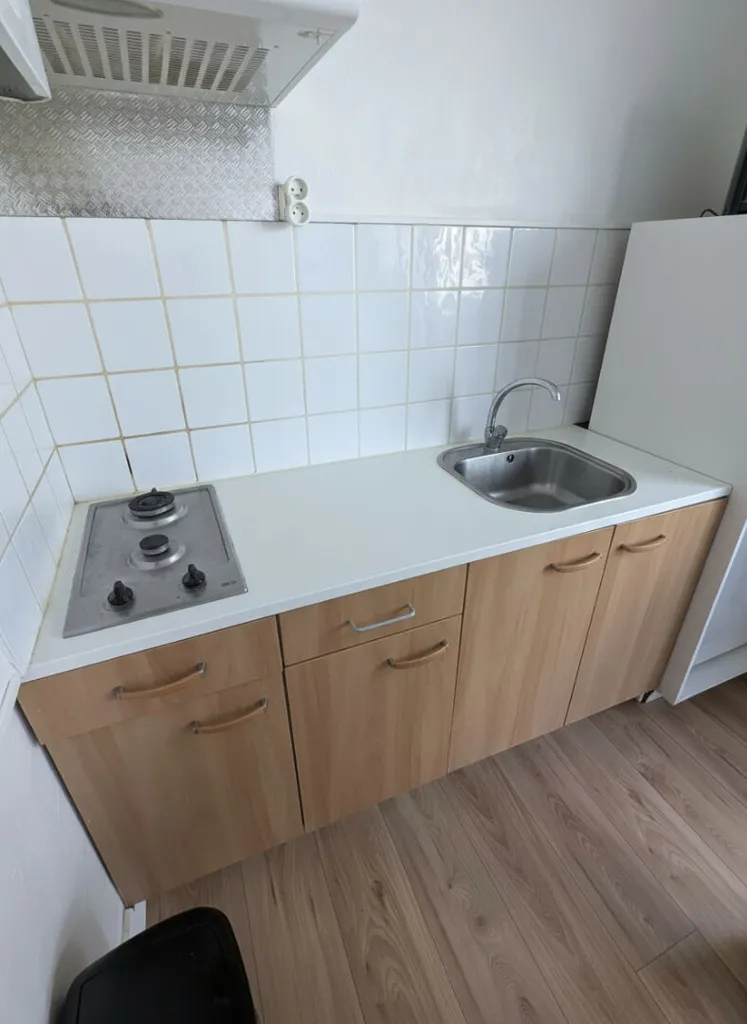 Kitchen - Spacious Studio with Balcony in Bordeaux