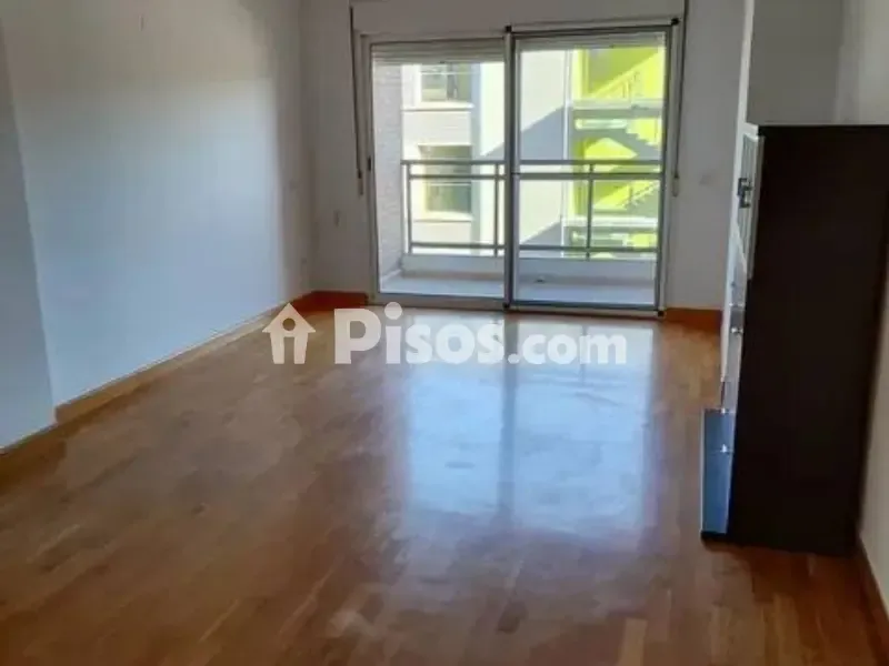 Toad - Spacious 4-Bedroom Flat with Balcony in Ronda Sur