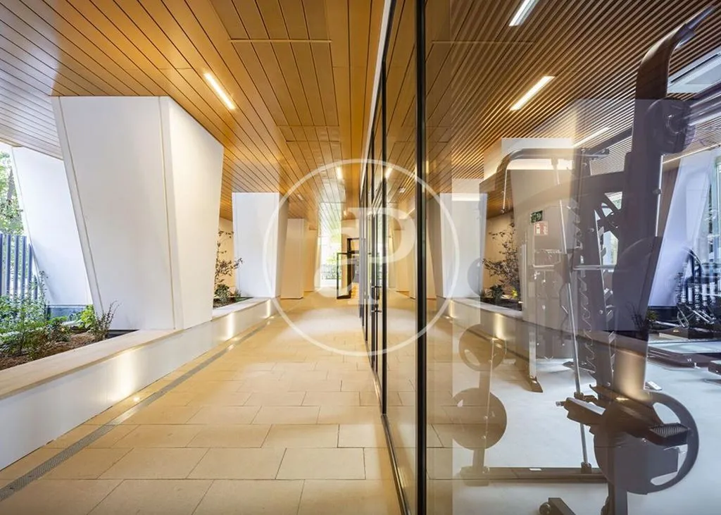 Esik - Luxury Flat with Pool in Madrid's Retiro