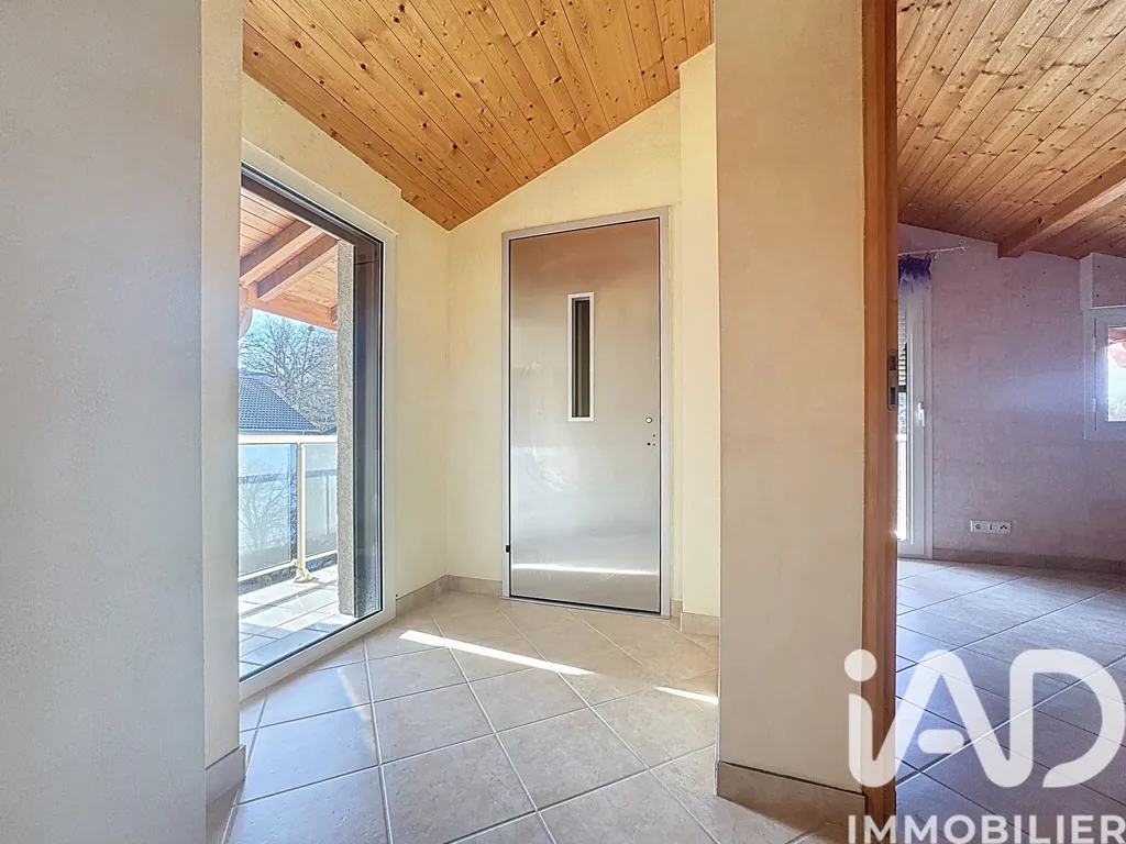 Terrasse - Villa avec Vue Montagnes et Terrain Arboré à proximité du Village