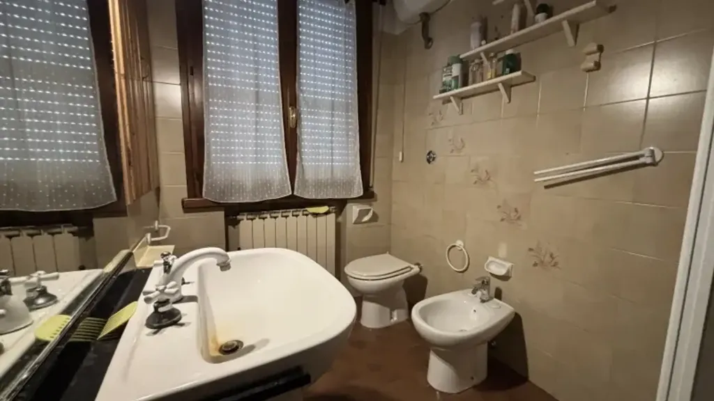 Salles de bain - Semi-Detached Villa with Garden in Soliera