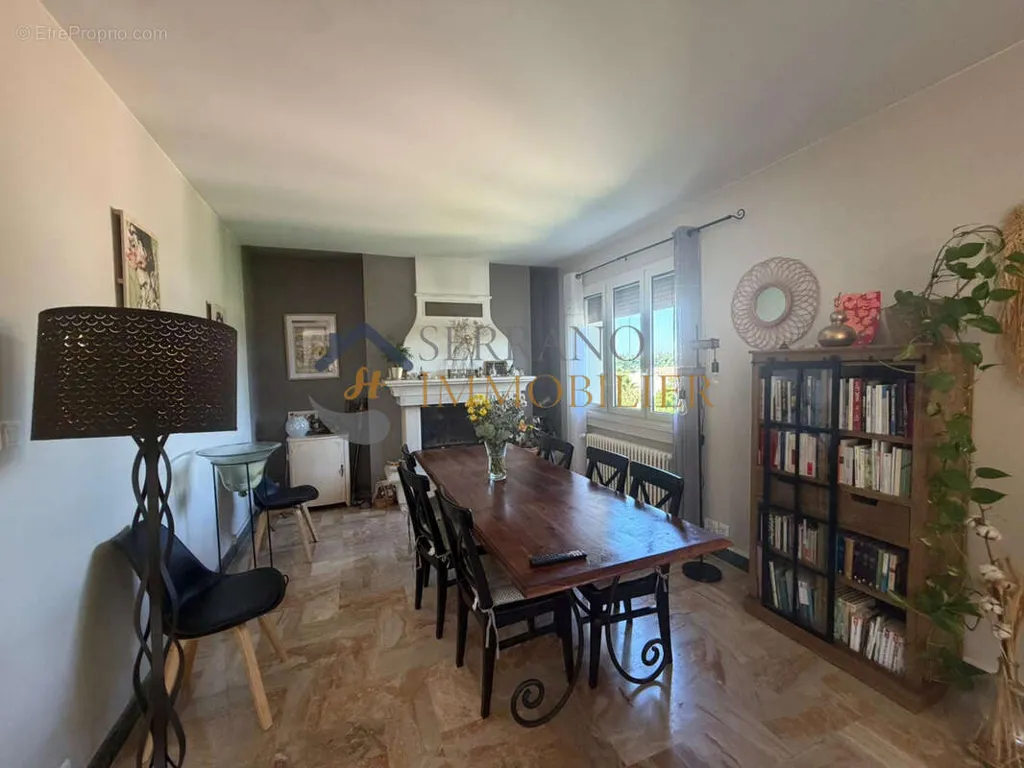Salle à manger - Appartement Lumineux avec Balcon et Garage à Châteaurenard