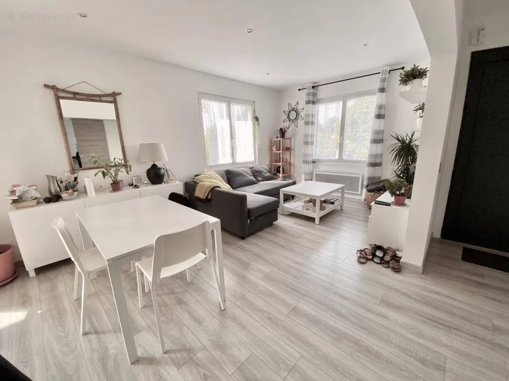 Wohnzimmer - T3 Apartment with Private Parking in Pessac