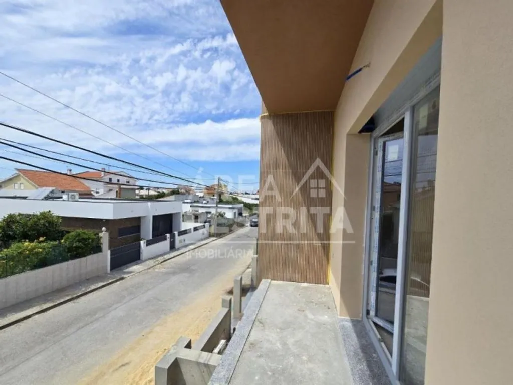 Balcony - Contemporary Semidetached House in Seixal