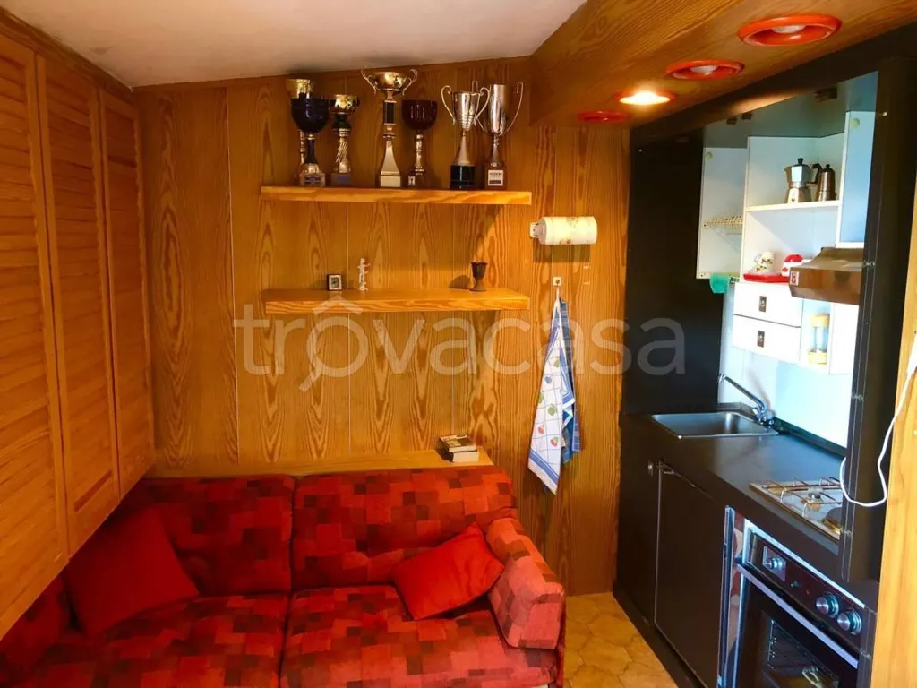 Soggiorno - Armed Apartment with Balcony in Saint Gree, Viola
