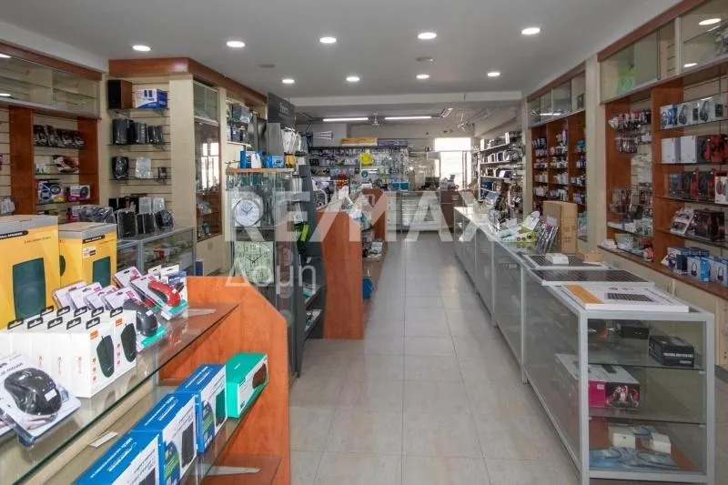 Toad - Commercial Space with Parking in Volos