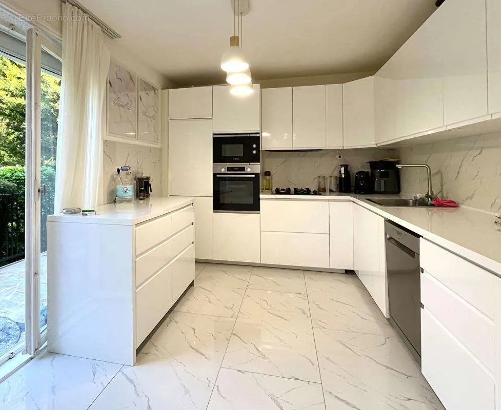 Cuisine - Maison Rénovée avec Terrasse à Noyon