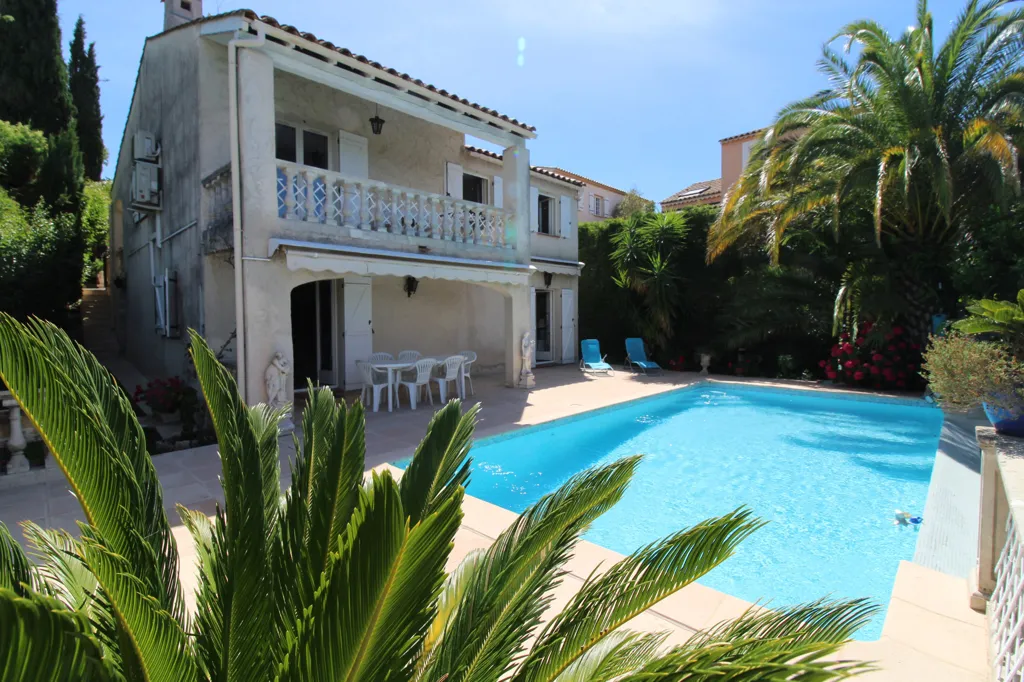Villa avec Piscine sur Valescure à Saint-Raphaël