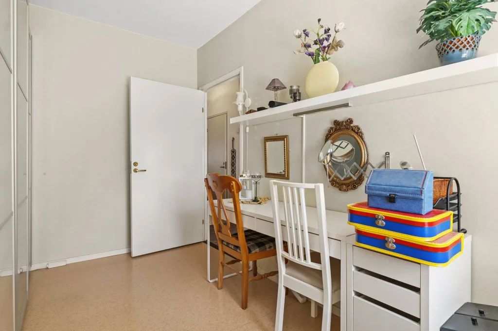 Bureau - Senior-Exclusive Flat with Balcony in Sörberge