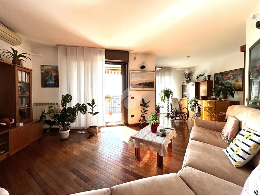 Séjour - Four-Room Apartment with Pool in Settimo Milanese