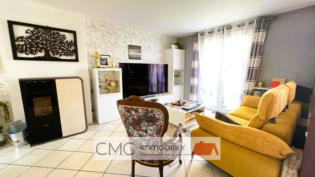 Séjour - Maison Charmante avec Jardin à Luisant