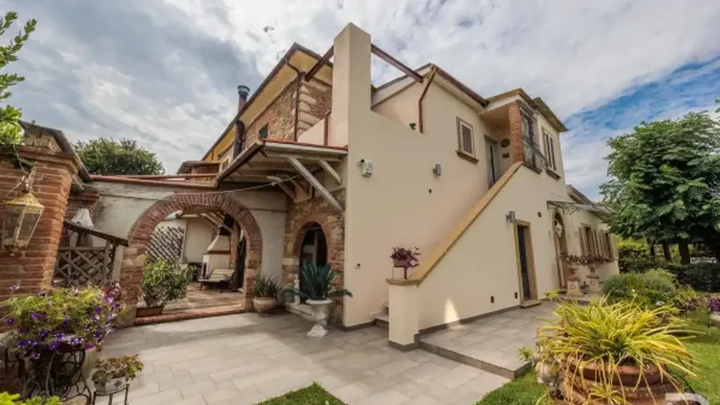 Välivaade - Rustic Villa with Solar Panels in Rosignano Marittimo